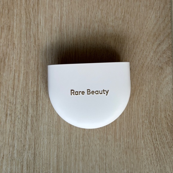 Rare Beauty - True to myself tinted pressed powder - ALMOND - Picture 2 of 2